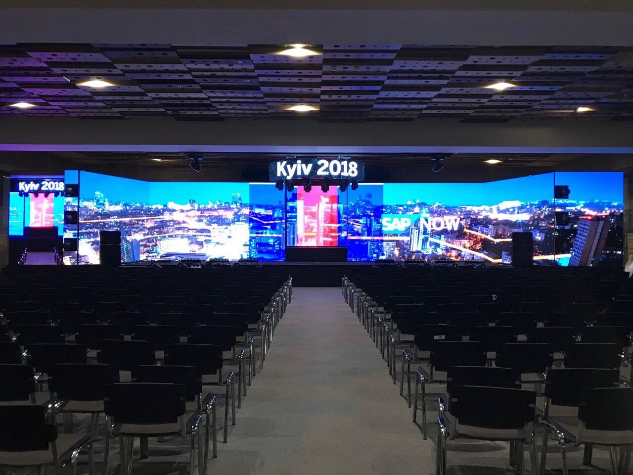 Konferenz — panoramische LED-Wand
