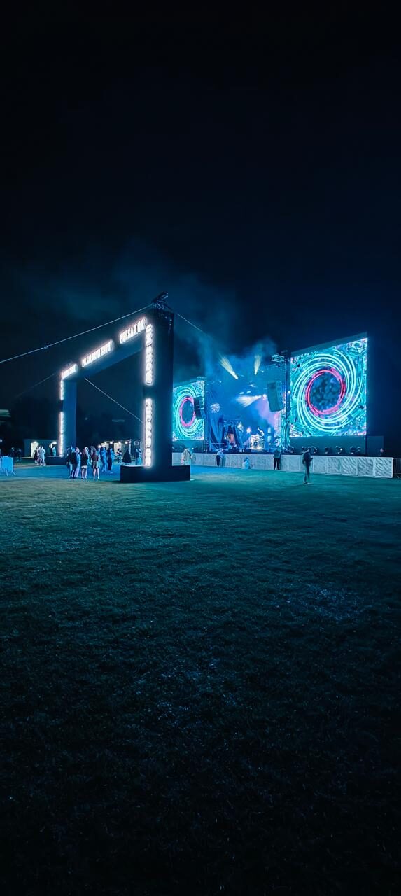 Open Air bei Nacht — Bühnenscreens