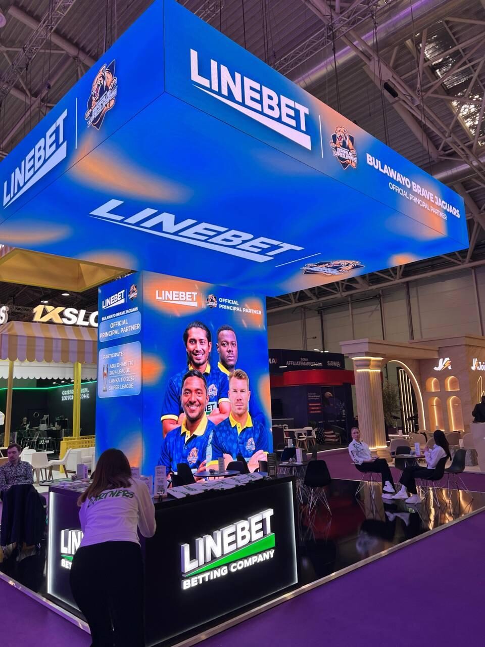 Messestand — 360°-LED-Würfel